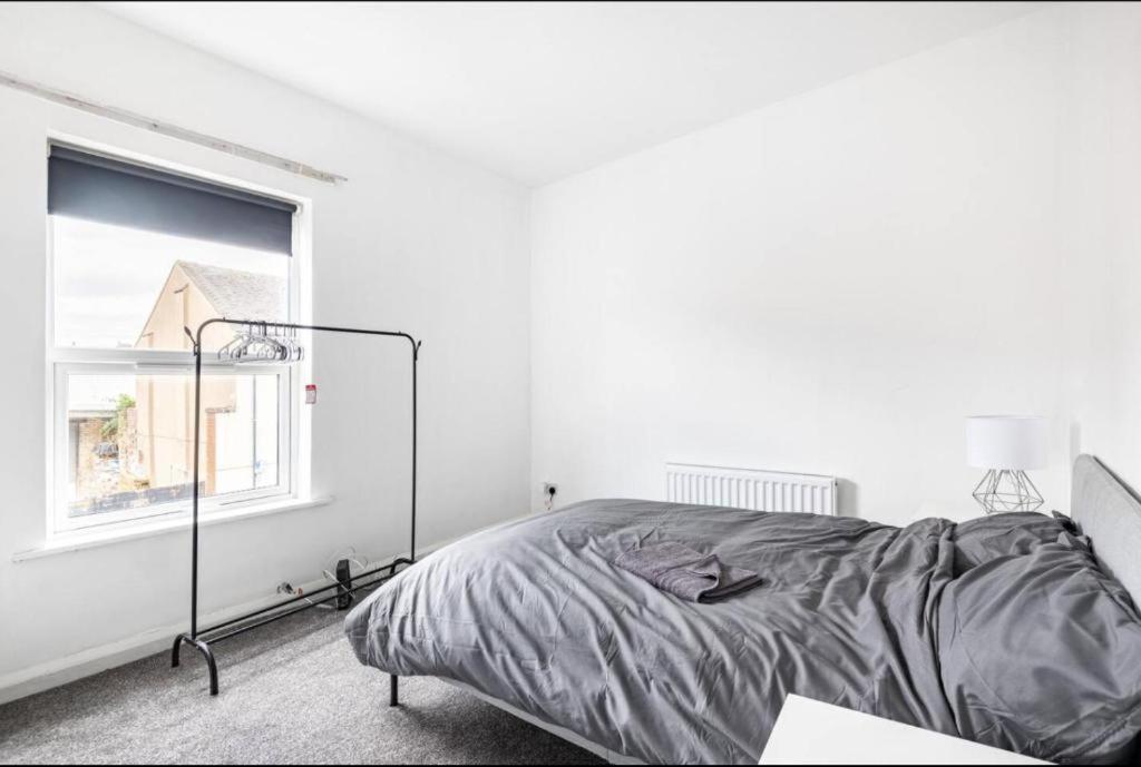 Cosy Mid Terrace Home Stoke-on-Trent Ngoại thất bức ảnh